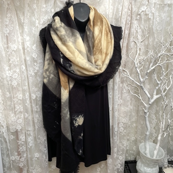 The Coziest Warm Fall Shawl Scarf Wrap. Camel/Yellowish Cream & Black Large - Picture 5 of 10